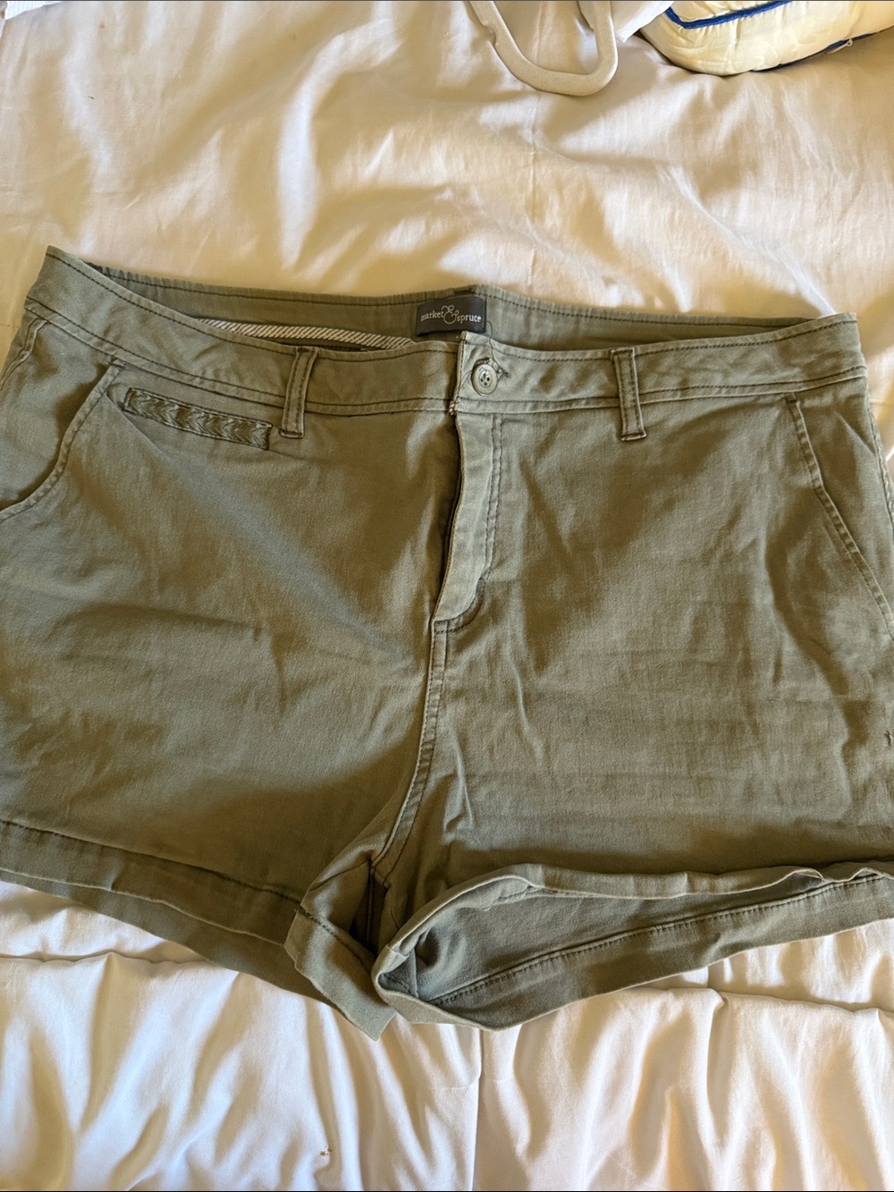 Market & Spruce Olive Green Women's Roll-Hem Shorts - Picture 1 of 3